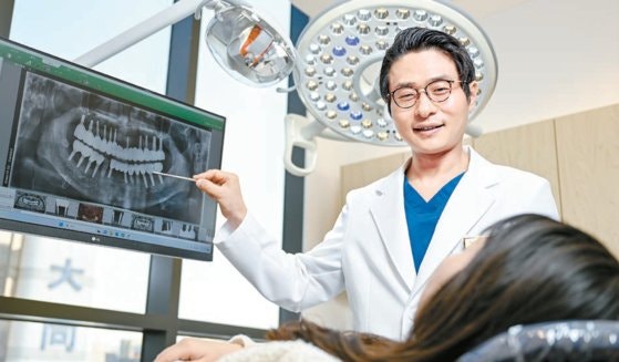하루플란트치과 임플란트전문가 변성만 대표원장님 언론 인터뷰 사진 3