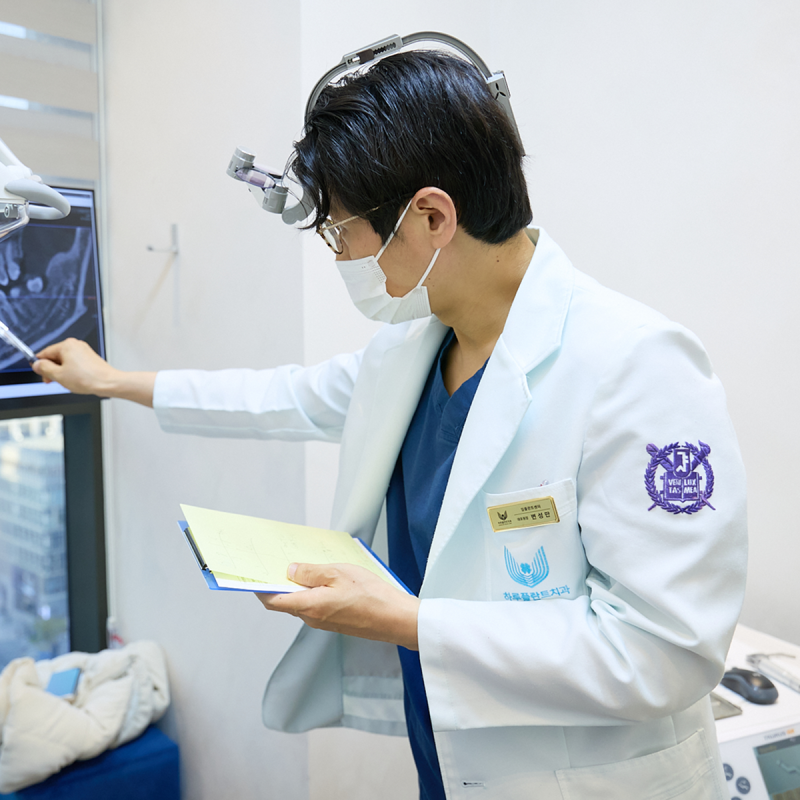 임플란트 치료 미룰수록 치매 발병률이 증가한다? 하루플란트에서 미리 예방하세요!