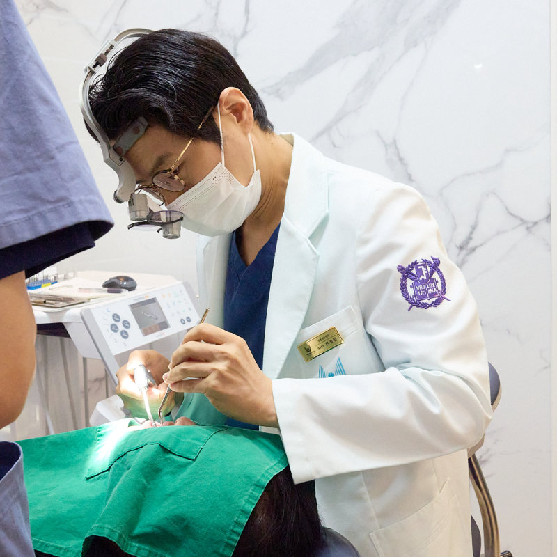 임플란트 하면 충치 걱정 끝? 임플란트 관리, 충치보다 진짜 중요한 건 따로 있어요! 사진 9
