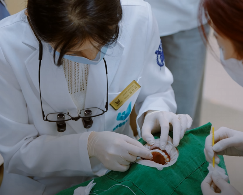강남역하루플란트치과 하루네이트 라이브, 세계가 주목한 임상 현장의 기록 사진 10